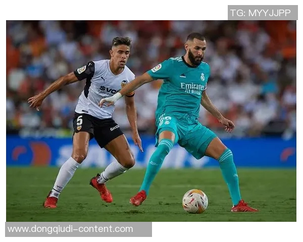 英超焦点战曼联与皇马战平一触即发的惨败瞬间引发全场热议