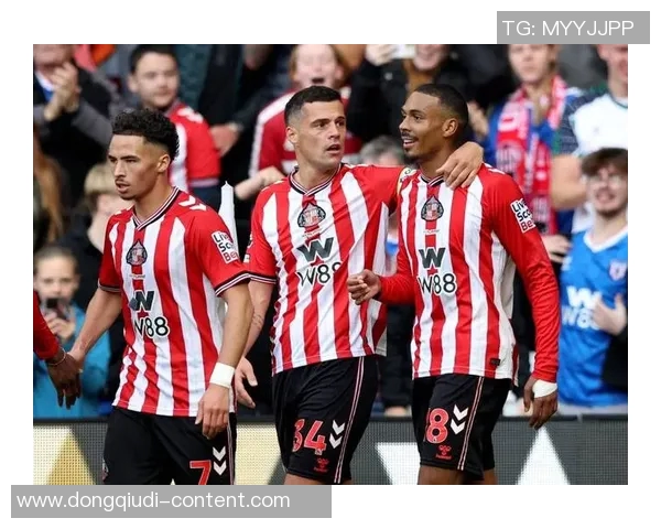 英超激战：多特蒙德与曼城战成平局红牌事件引发全场热议