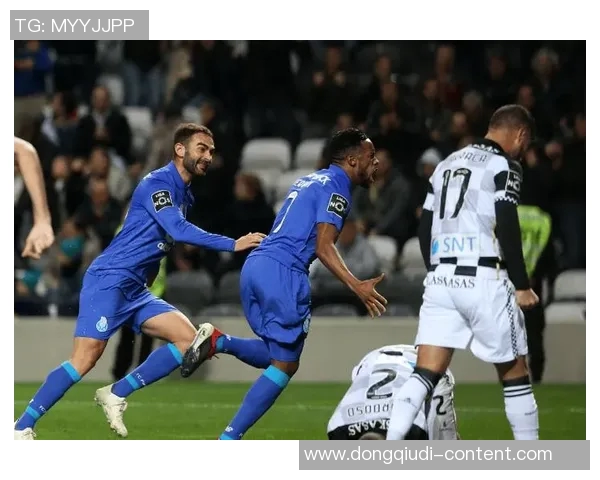 德甲激战：本菲卡与波尔图1比1平局绝杀瞬间引发全场狂欢